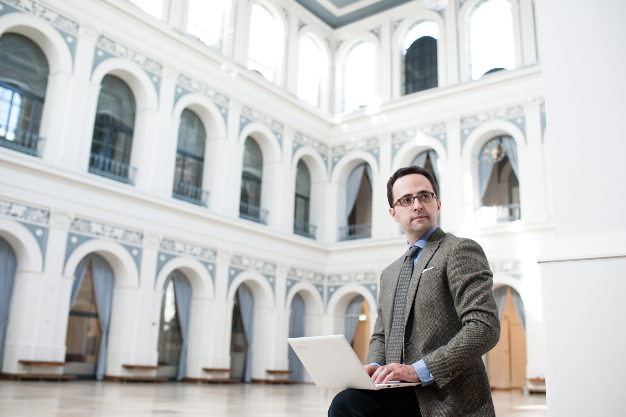 Rechtsanwalt Alexander Kagan bei der Arbeit